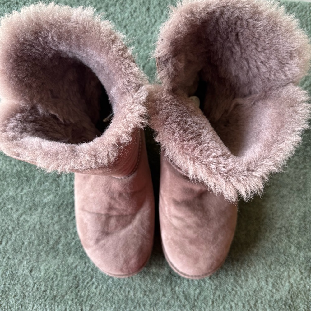 UGG Women's Gray Suede Boots Size 8 - Picture 3 of 8